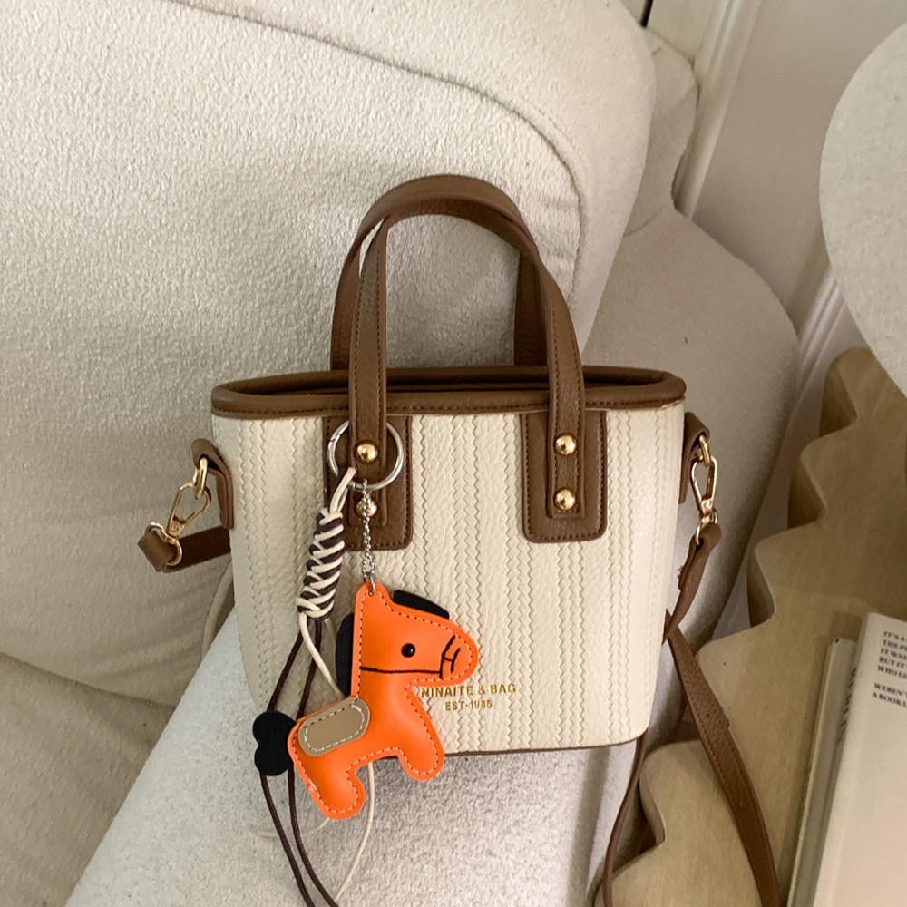 日韩风撞色小水桶包女手提包2026春季新款时尚百搭日常通勤斜挎包