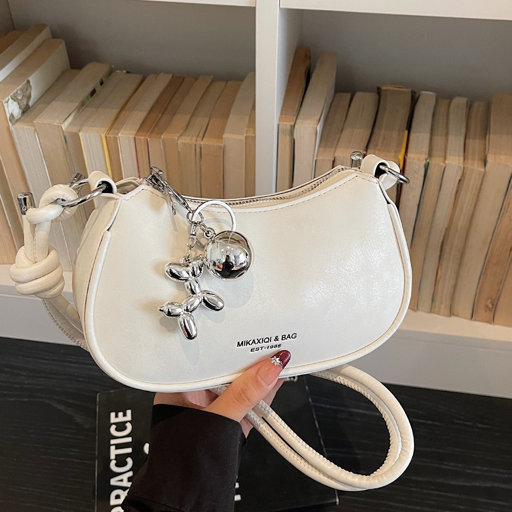 高级感小众斜挎包女小包2026春季新款时尚百搭日常通勤单肩腋下包