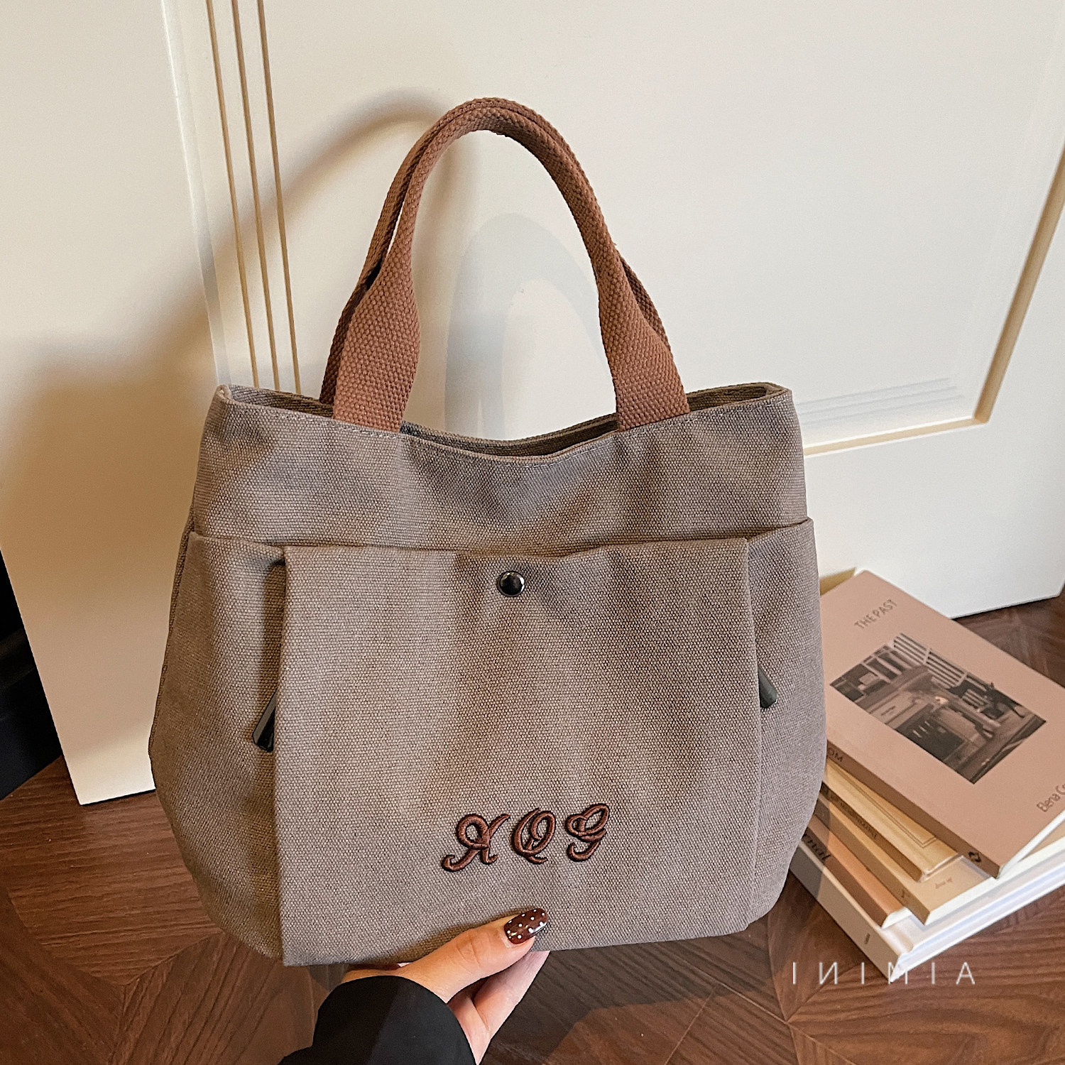 帆布手提包女出门上班饭盒包2025秋冬新款时尚百搭通勤水桶饭盒包