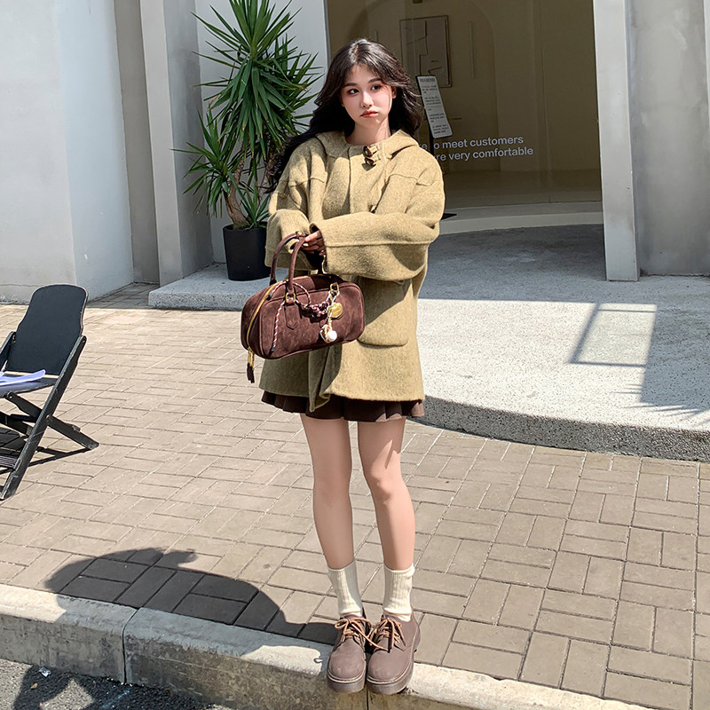 牛角扣绿色连帽斗篷毛呢外套女秋冬超火好看高级小众加厚妮子大衣,女装毛呢外套,2C036
