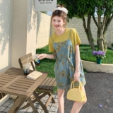 休闲T恤牛仔碎花背带裤套装女夏小个子两件套ootd减龄穿搭巨好看，女装套装/套裙，2C036