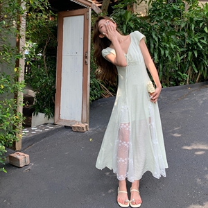 小清新薄荷绿蕾丝拼接仙女百搭连衣裙2025夏季法式掐腰a字大摆裙图片