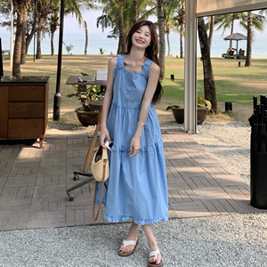 海边度假风木耳边蓝色背心连衣裙女夏2025新超好看款独特漂亮长裙图片