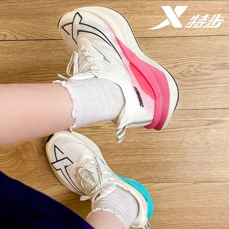 特步两千公里二代女鞋专业体测