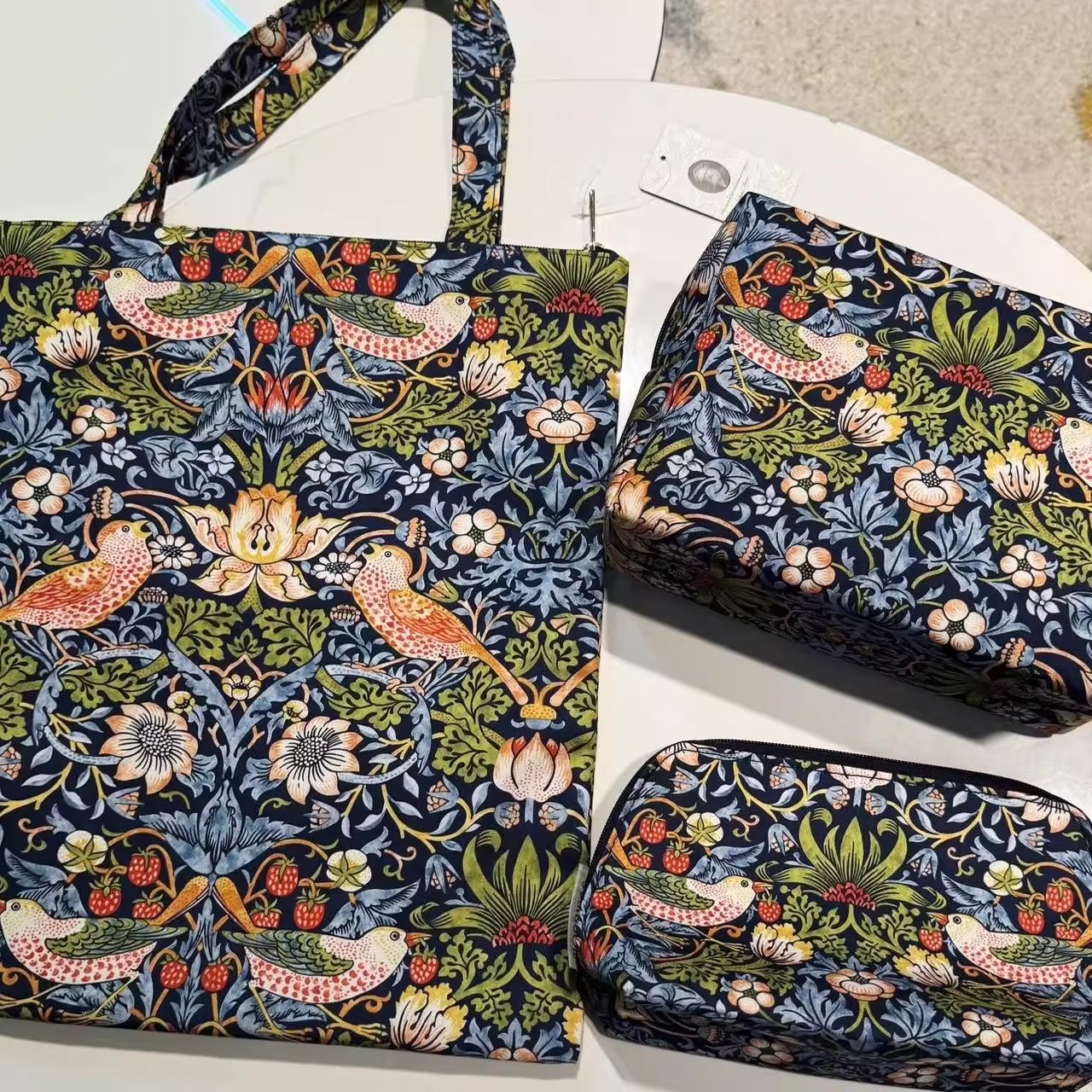 Morris&Co草莓小偷宝藏化妆包morris&co帆布包草莓小偷化妆包