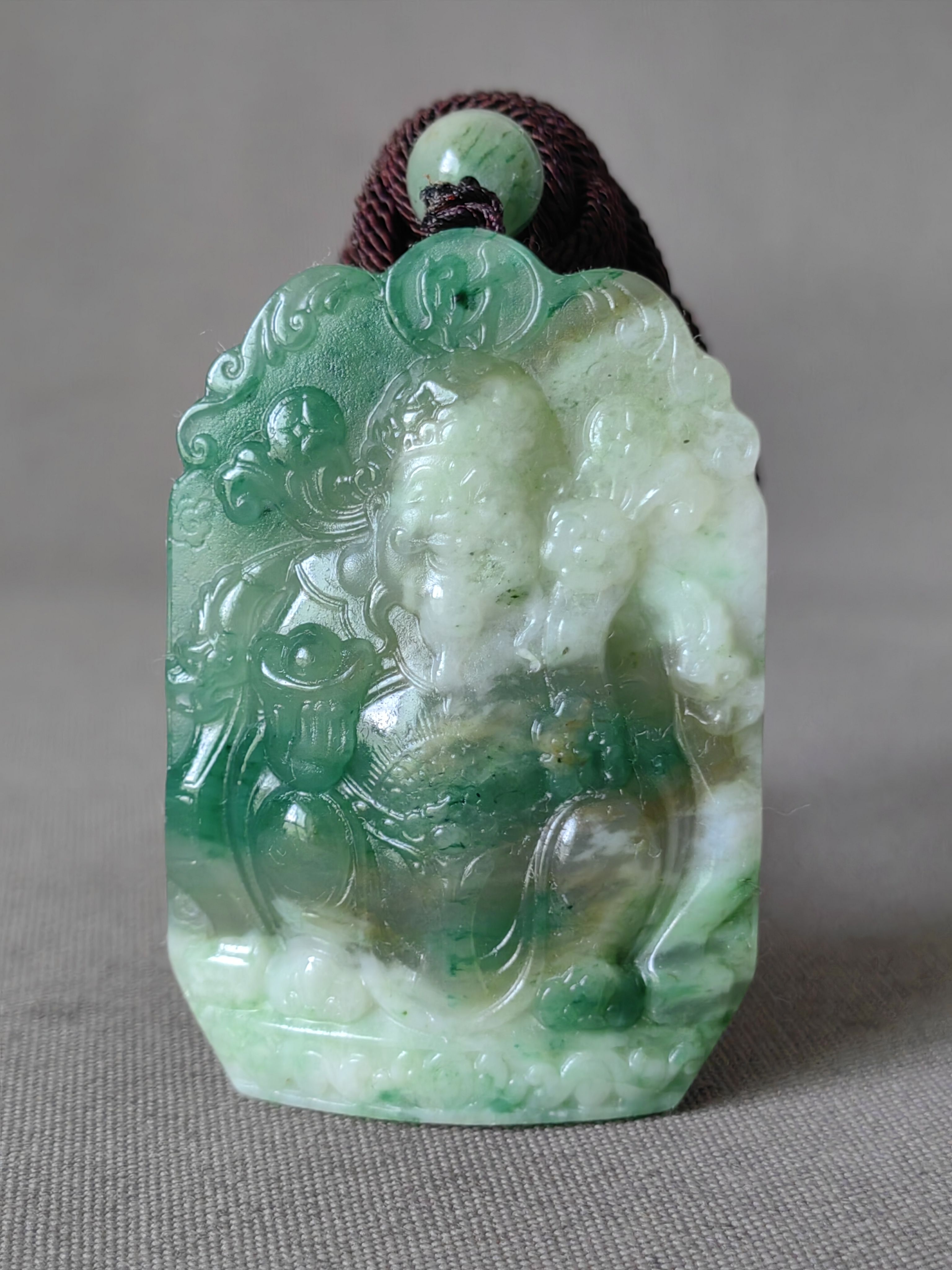 颈饰