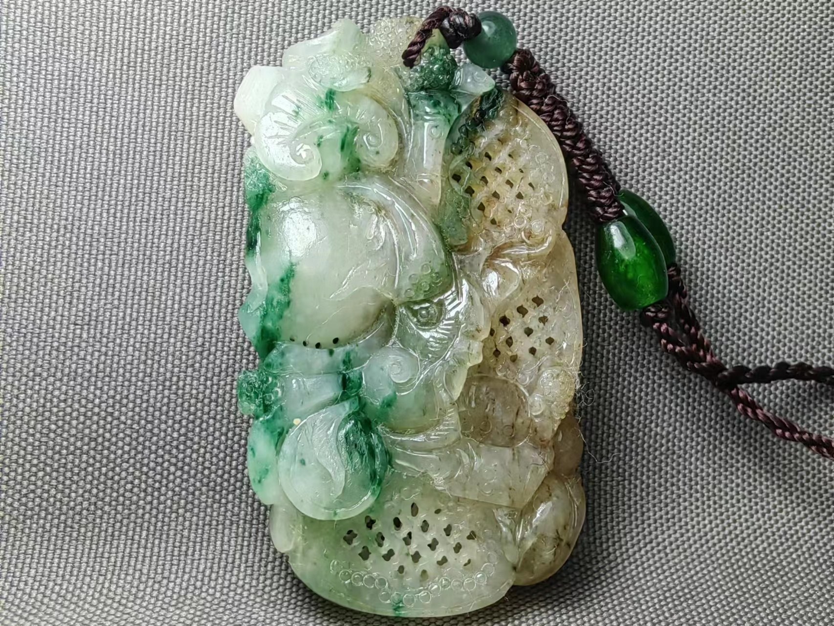 独山玉六十年代老白天蓝料标本镂空雕---福寿如意