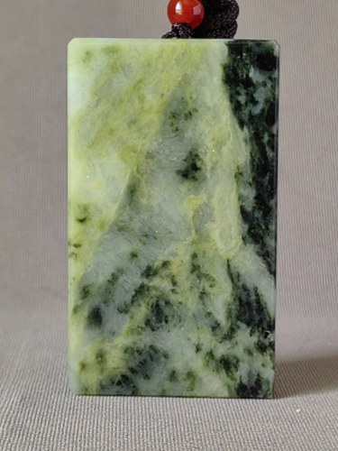 独山玉黄黑料水墨丹青平安无事牌，古韵山水间的天然臻品