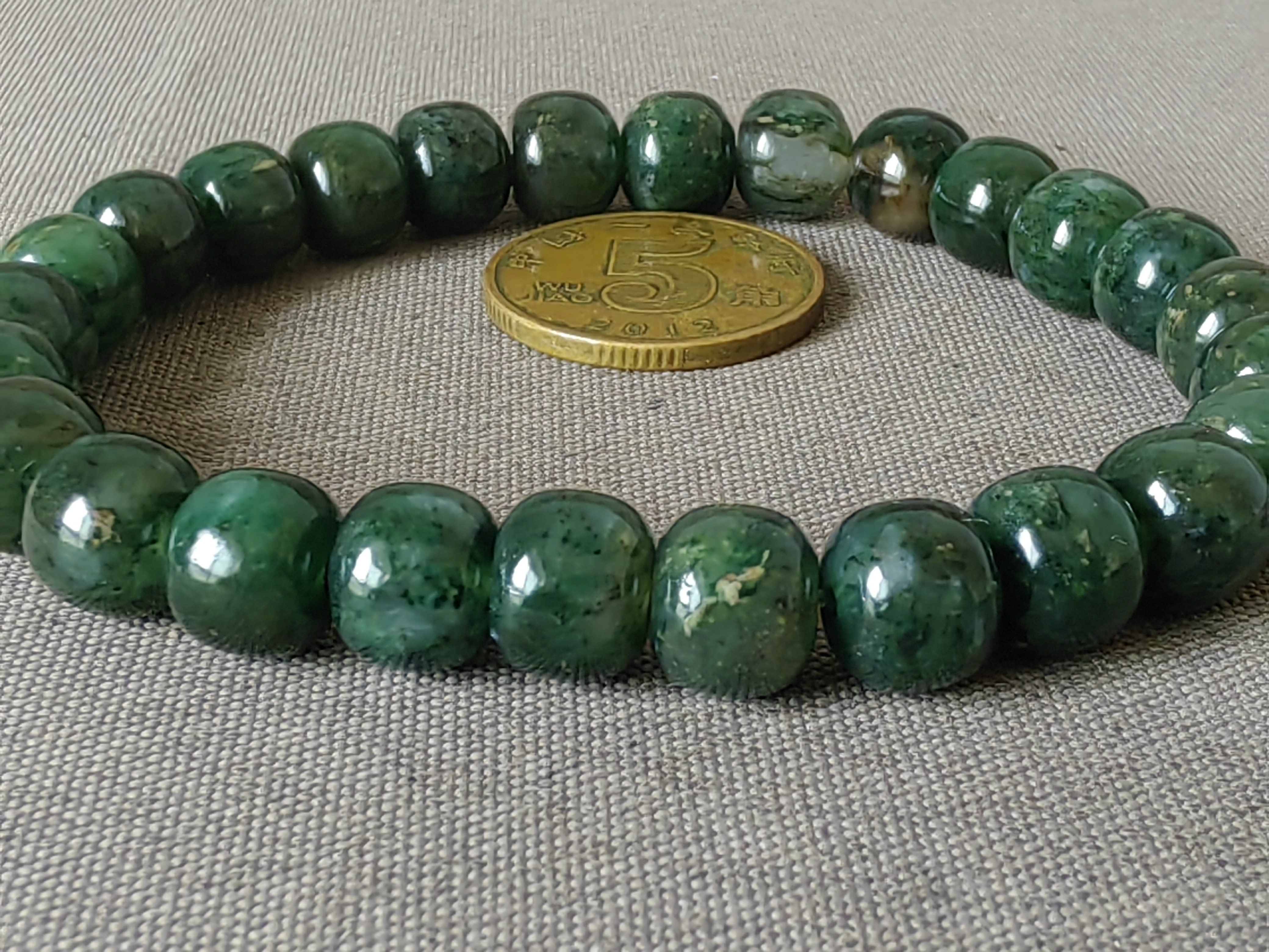 独山玉老水洞老天蓝洒金料老型珠手串，直径0.8厘米，色聚色浓