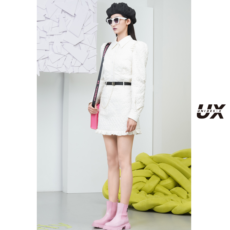 白色腰带UNIDES-XUX短裙小个子