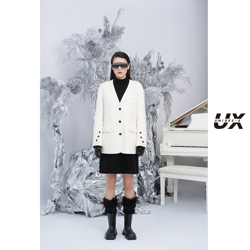 【舒心专享】UX 秋冬新款 设计感精致休闲氛围感H型连衣短裙女