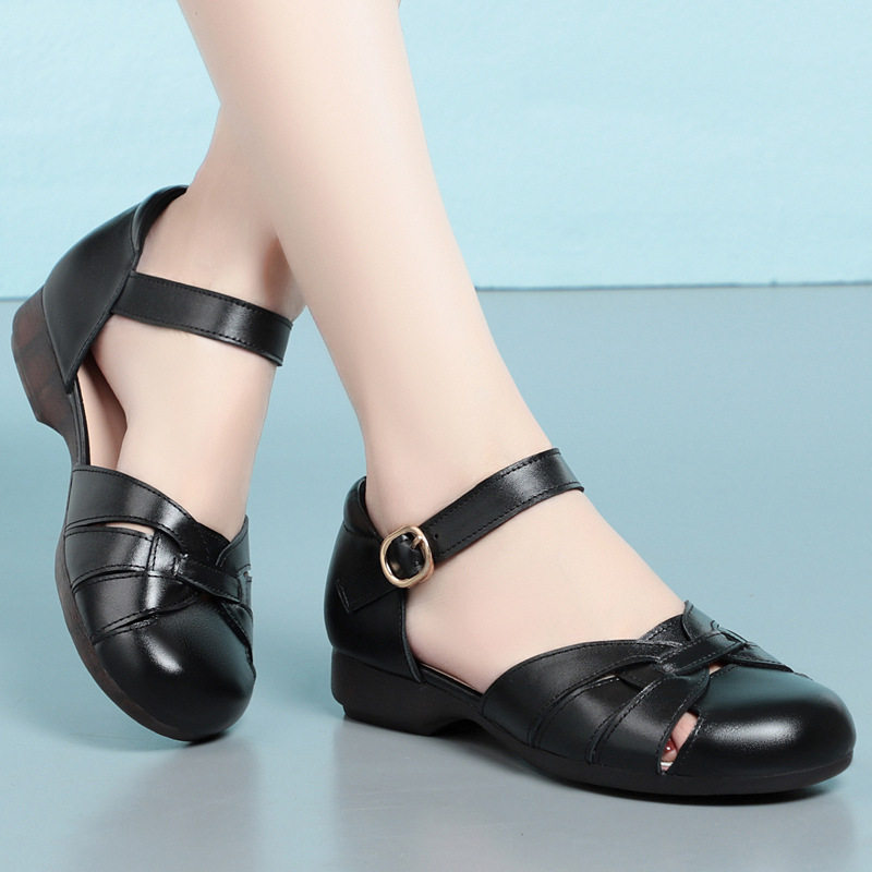 女士包头凉鞋防滑新款平底中年编织罗马鞋夏季镂空妈妈鞋牛筋软底