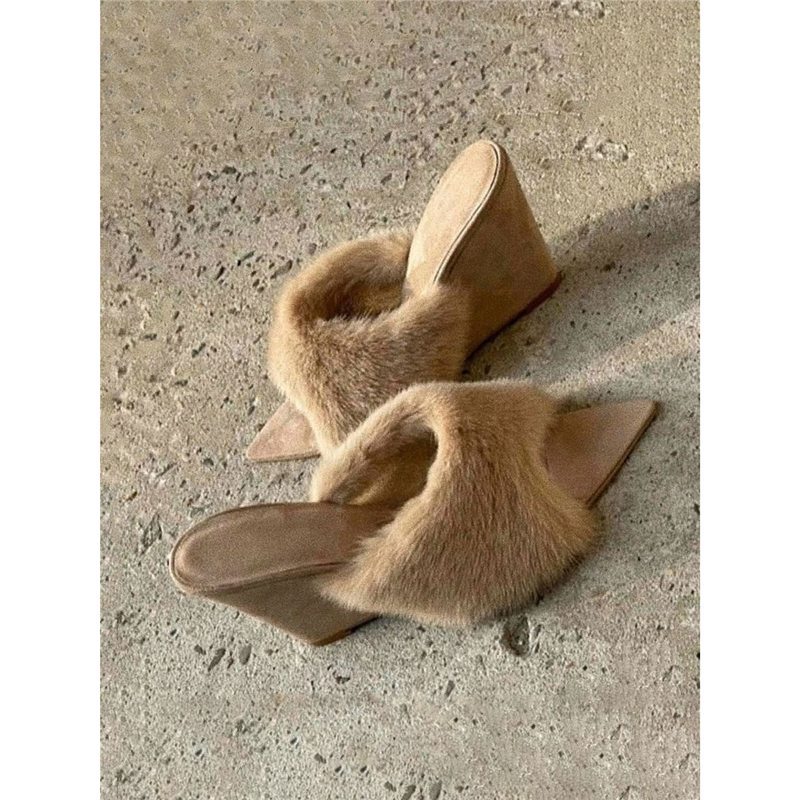 羊毛~小众尖头毛毛拖鞋女外穿2025新款绝美高跟鞋粗跟坡跟穆勒鞋