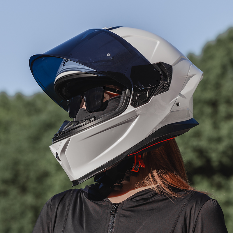 艾狮全盔超大尾翼平台优选好货