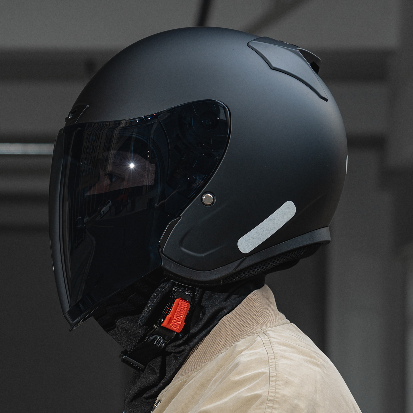 艾狮半盔男轻松佩戴眼镜内衬可拆