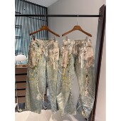 本答案 版 25FW蕾丝珍珠挂饰复古链条打印1981阔腿弯刀牛仔长裤