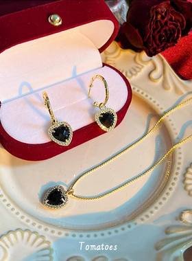 复古港风锆石黑色爱心项链