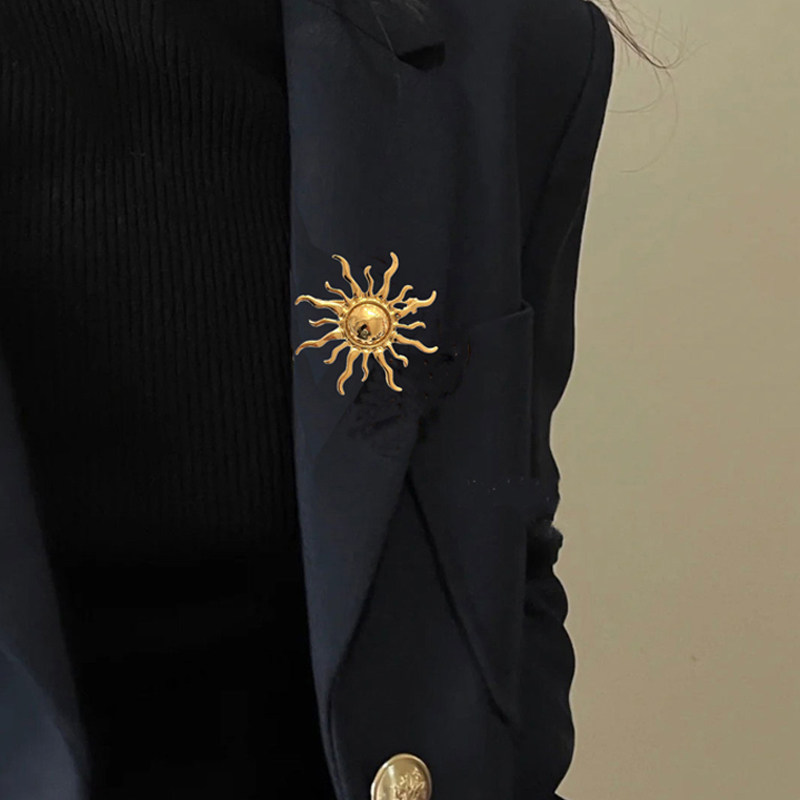独特设计感太阳胸针轻奢高级感