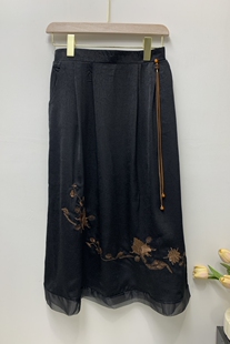 新中式国风奶奶刺绣半身裙女2024夏季新款妈妈高端洋气中长款裙子