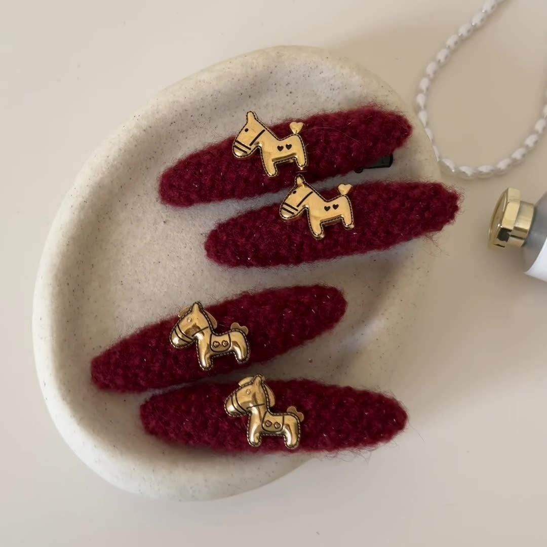 新年本命年小马红色发夹百搭通勤小众BB夹时尚气质设计感发饰头饰,户外/登山/野营/旅行用品,旅行发卡,淘宝优惠券,粉丝福利购,淘宝优惠卷