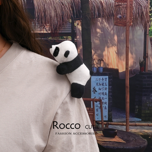 成都趴在你肩上大熊猫毛绒胸针别针链条徽章可爱玩偶公仔卡通配饰