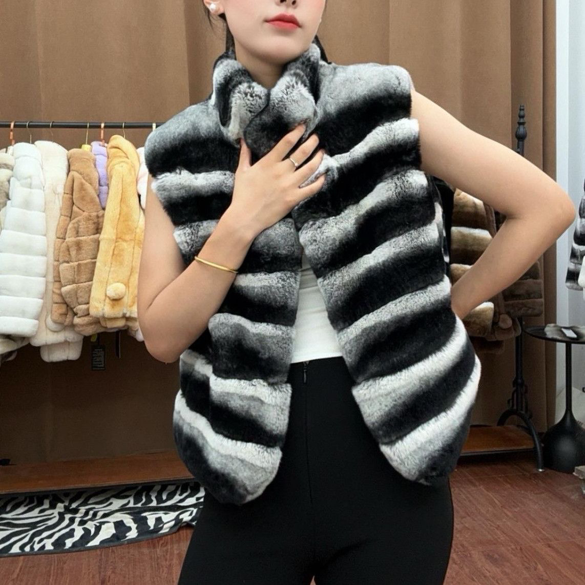 真毛獭兔毛整皮精品高档龙猫冬季女士保暖马甲背心气质高贵