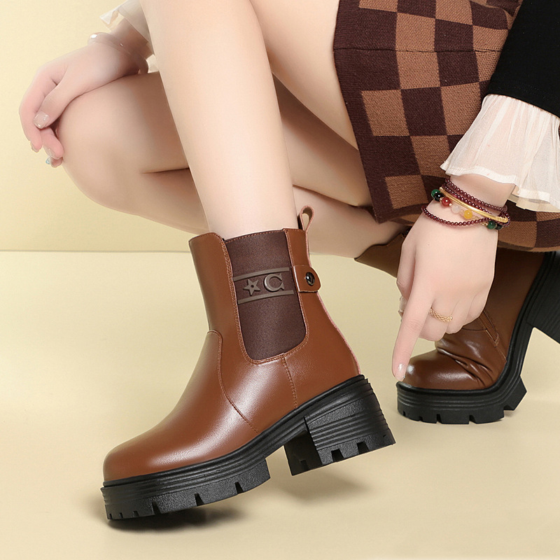 冬季女鞋2025新款加绒粗跟真皮厚底羊毛短靴大码皮鞋41到43女棉鞋