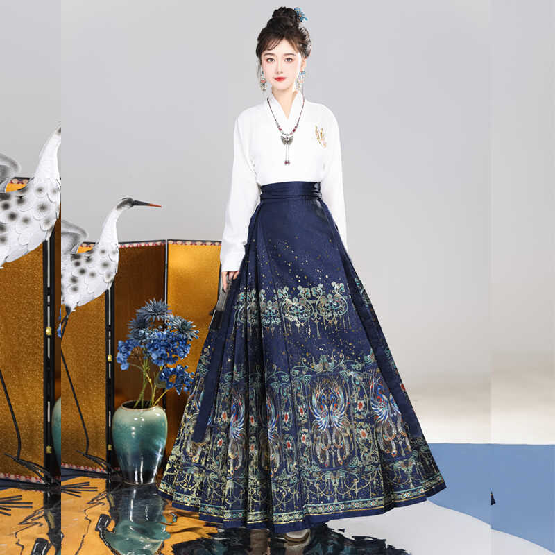 日常通勤点翠凤凰图案新款马面裙