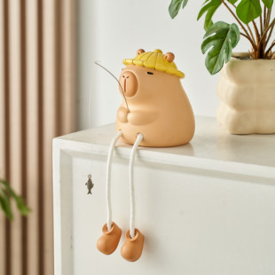 可爱卡皮巴拉吊脚娃娃坐姿小摆件家居电视柜酒柜开放格洞洞板装饰