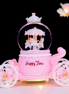 生日礼物小女孩的八音盒音乐雪景