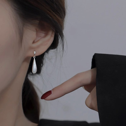 925银女轻奢小众设计水滴耳饰
