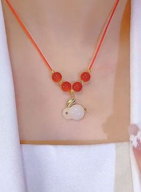 兔子兔年本命年项链女2025年新款网红爆款红绳秋冬轻奢小众锁骨链