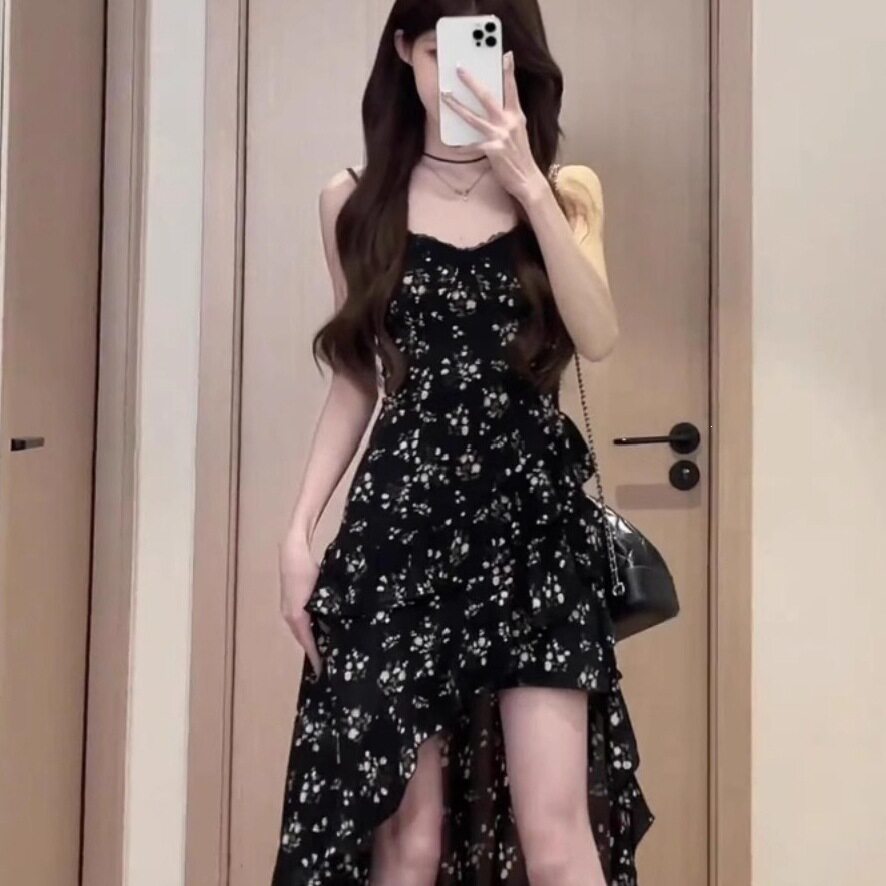 黑色碎花荷叶边不规则连衣裙女夏季法式众设计感度假风吊带长裙