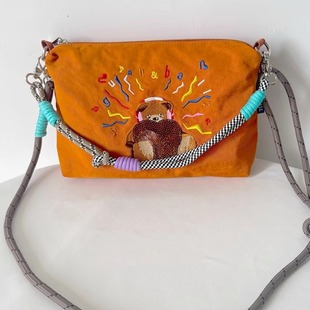 5月新款 刺绣有拉链单肩包斜挎包两用腋下包手机化妆品收纳小方包