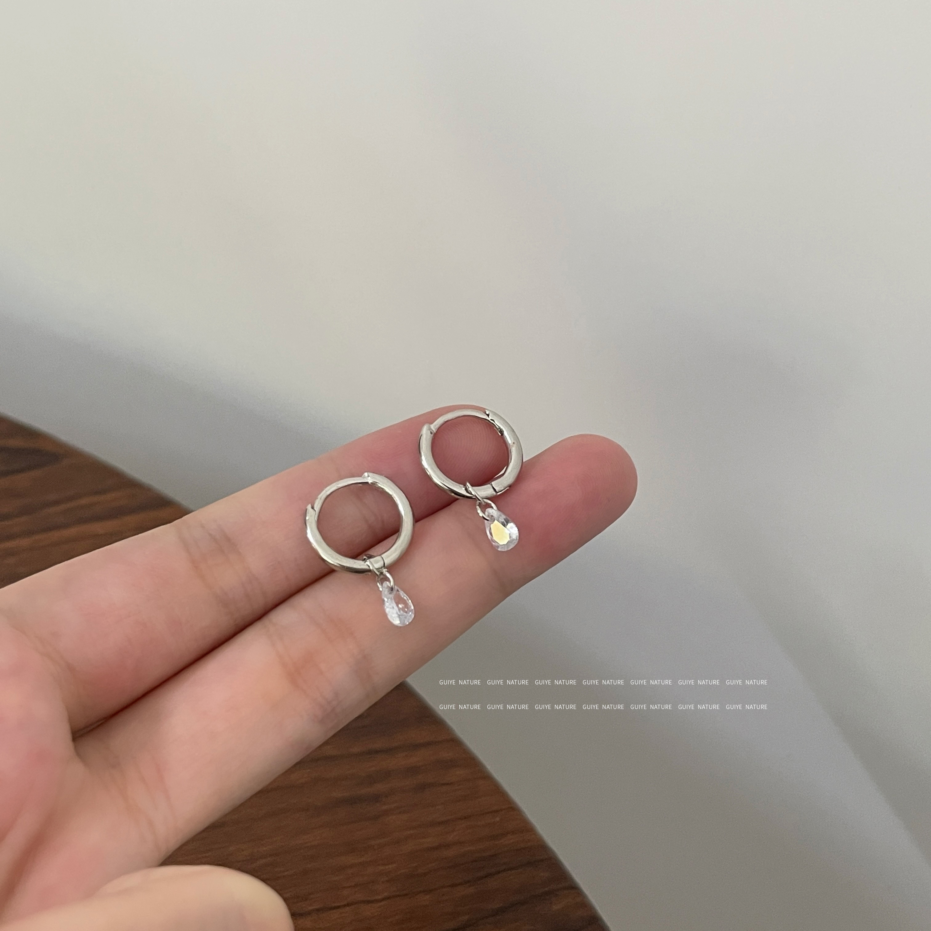 小众银色设计感水滴耳环