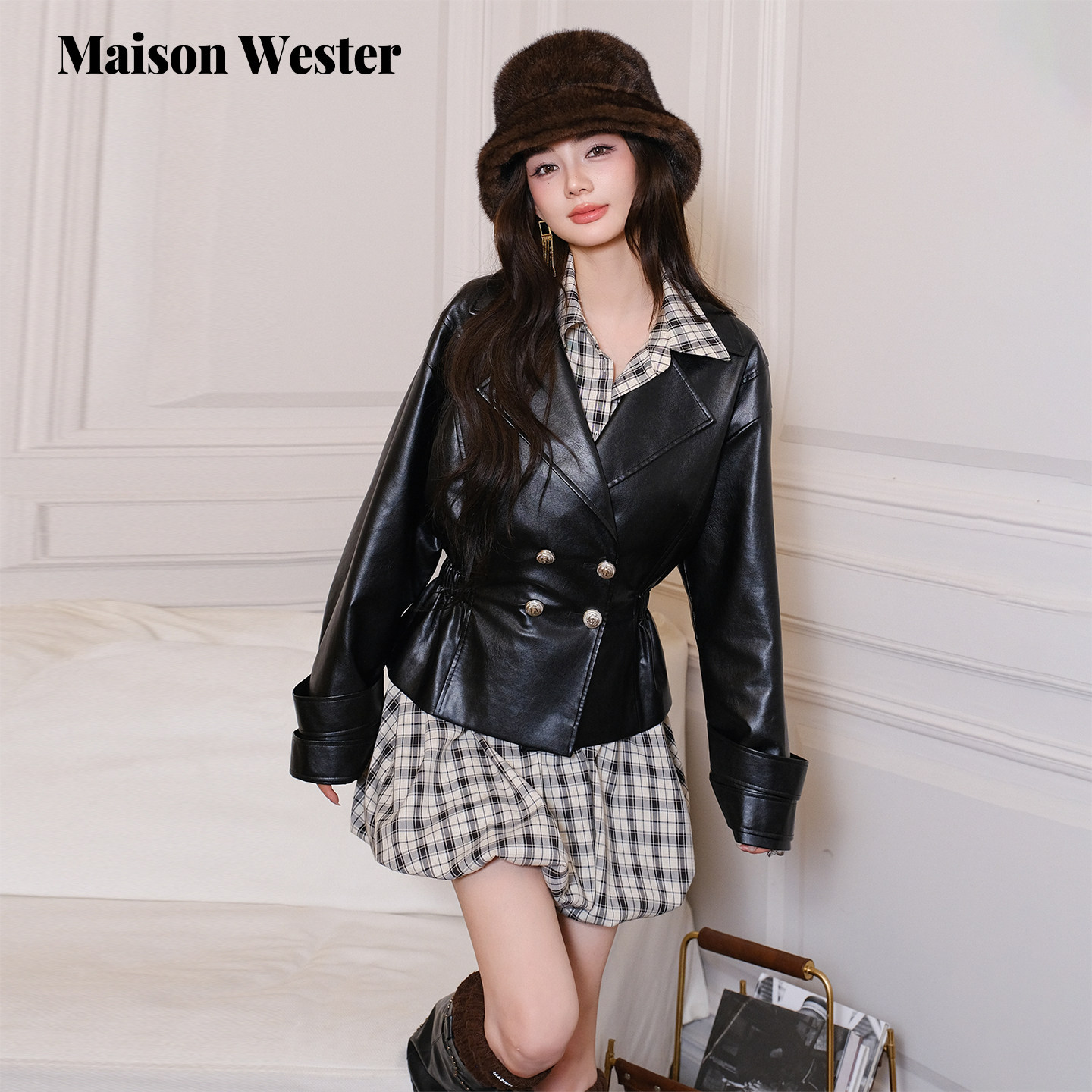 Maison Wester春季新品黑皮钻扣装饰西装收腰复古领皮衣短外套