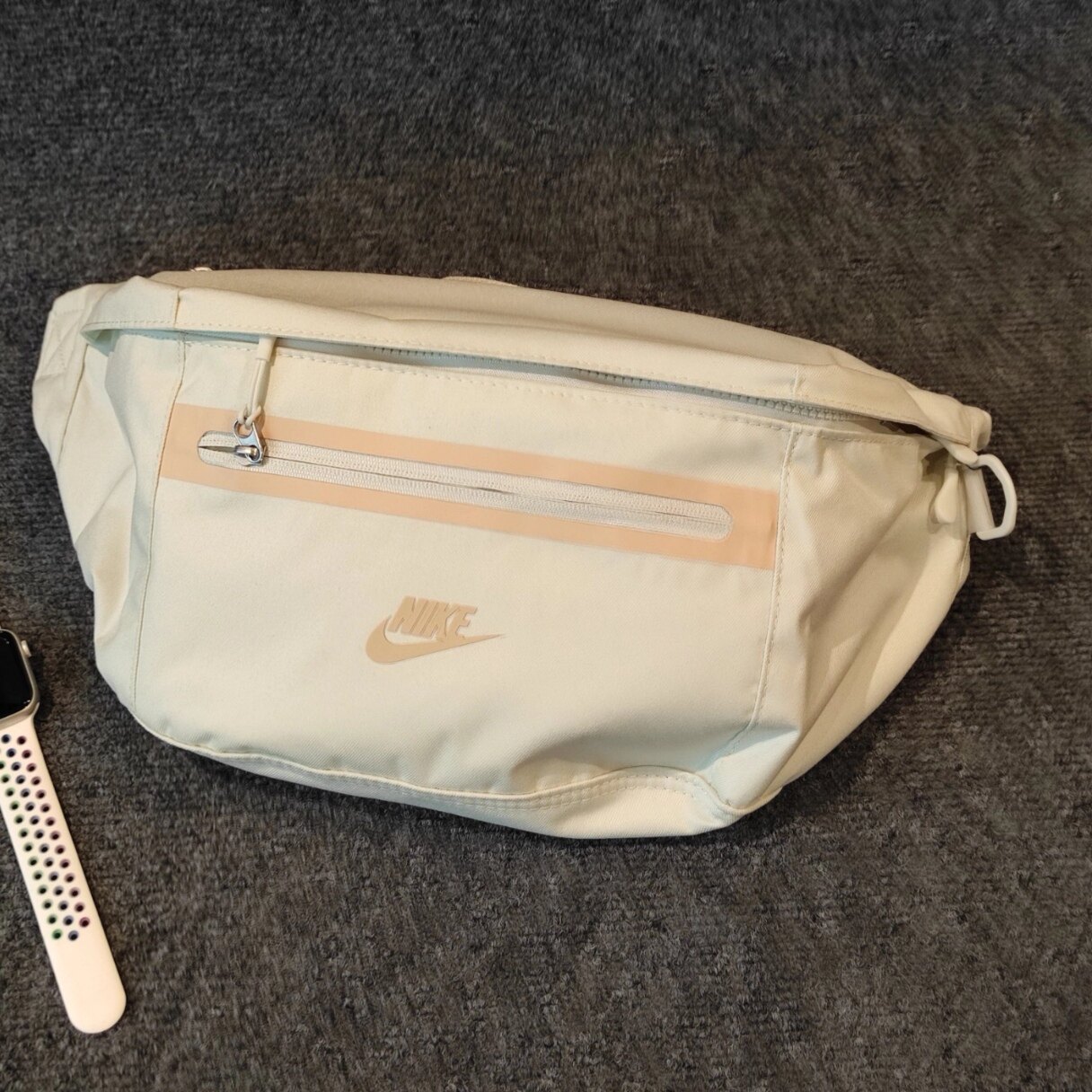 正品耐克NIKE男女休闲旅游学生健身运动腰包单肩包大斜挎包DN2556