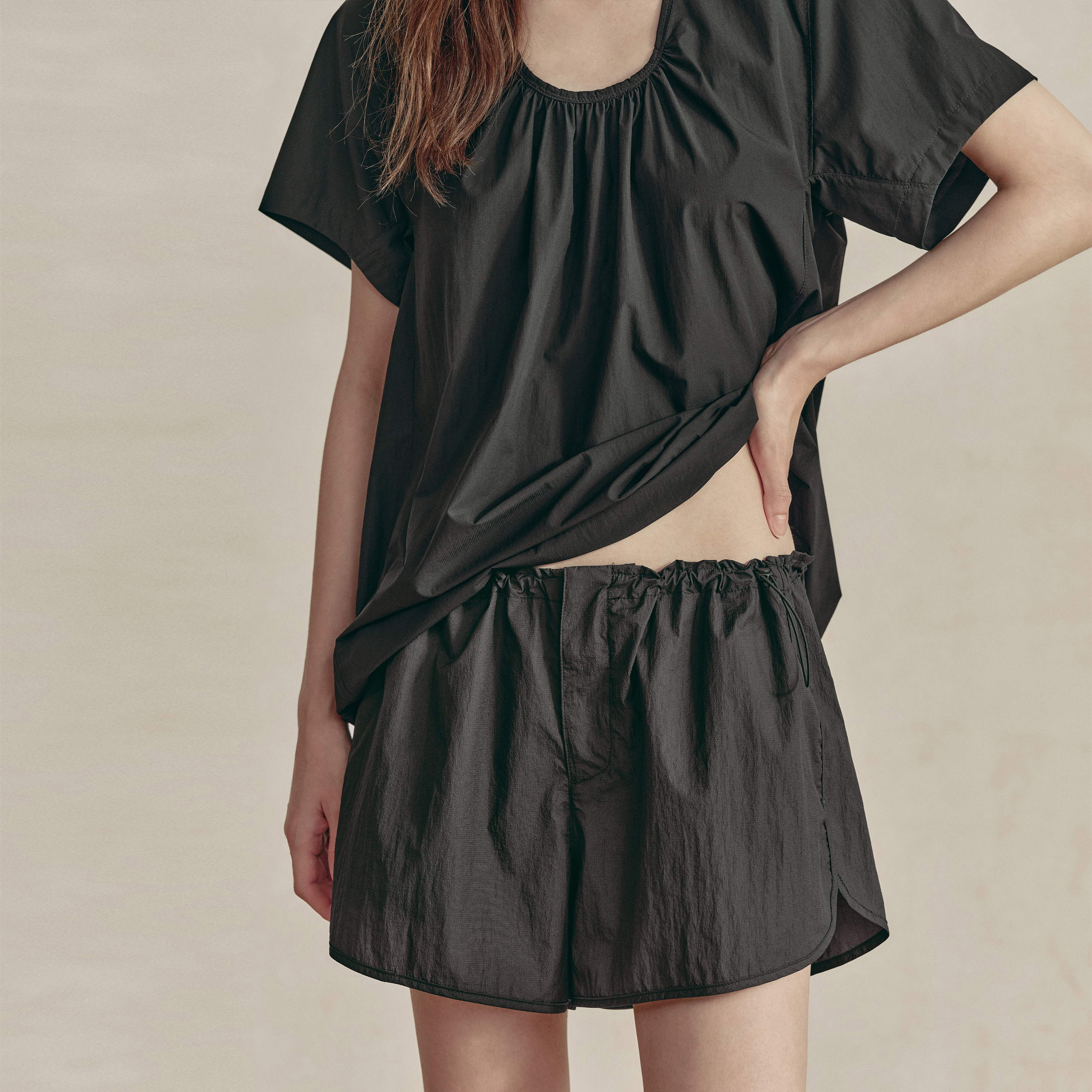 白弓“户外系列”度假风松紧腰设计直筒休闲短裤女夏季新款36692