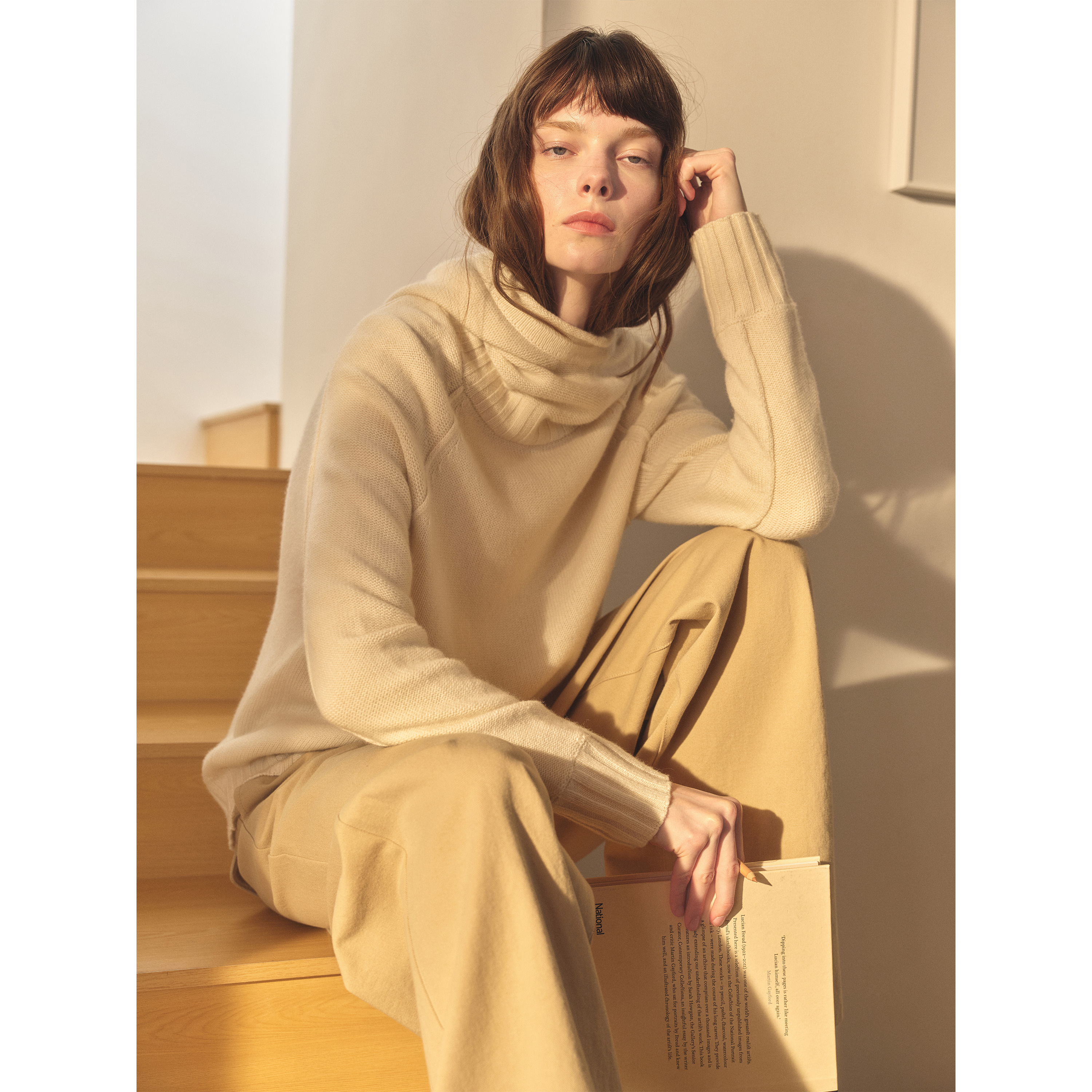 白弓極简运动风设计感100%山羊绒加厚连帽毛衣女25冬季新款55340