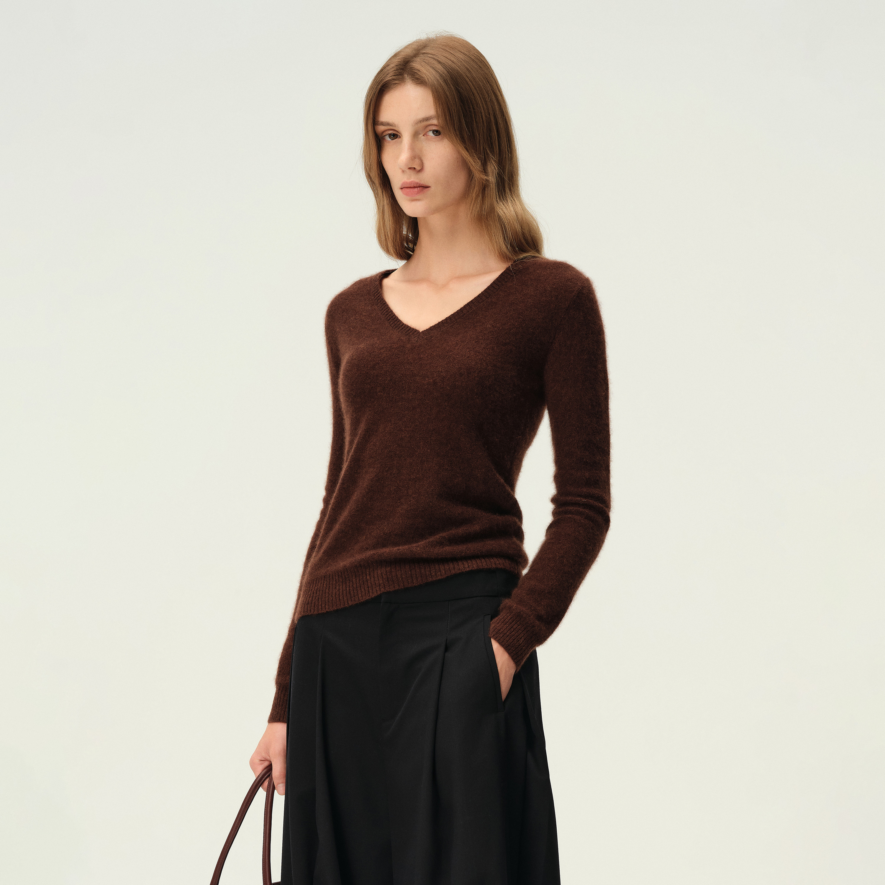 白弓 2023年秋季奢品进口羊绒毛衣女V领简约长袖毛衫上衣女52713