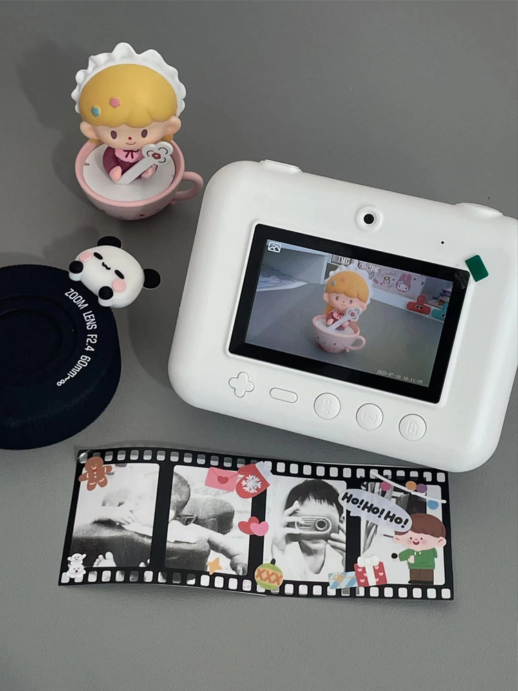 카메라에는 감열지 P2 뉴 미니 인터넷 연예인 학생  사진을 찍을 수 있는 프린트 폴라로이드 어린이 장난감이 함께 제공됩니다