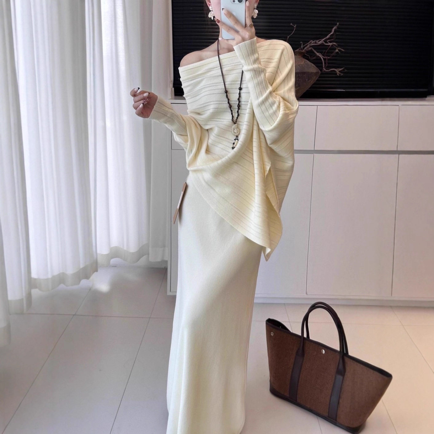 秋冬新款法式温柔露肩针织套装女宽松慵懒松弛感半身裙毛衣两件套,女装/女士精品,其它制服/套装,淘宝优惠券,粉丝福利购,淘宝优惠卷