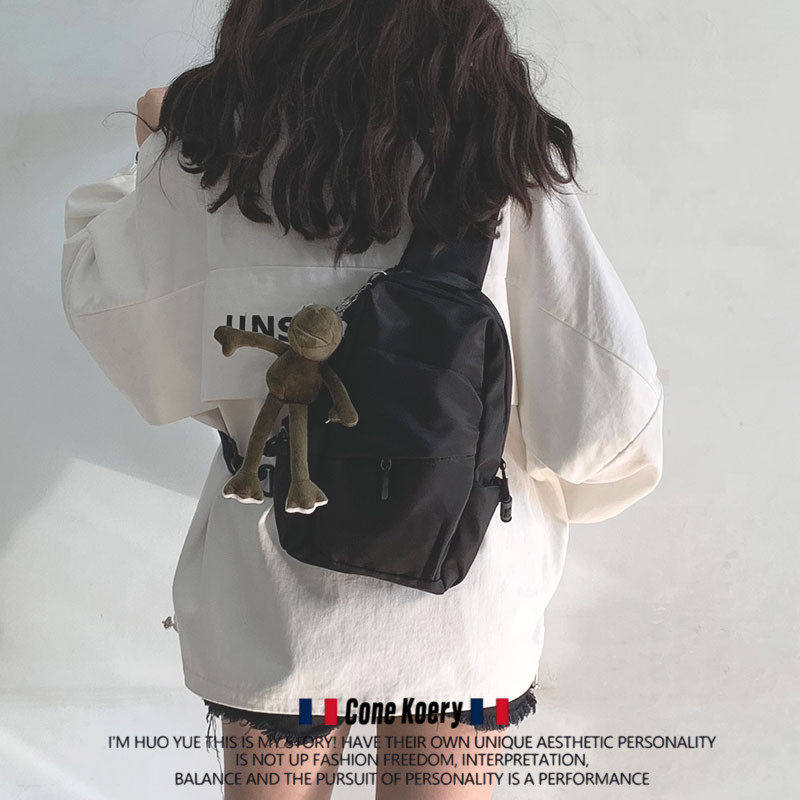 法国时尚运动胸包男学生简约百搭单肩休闲时尚小包2026新款斜挎女