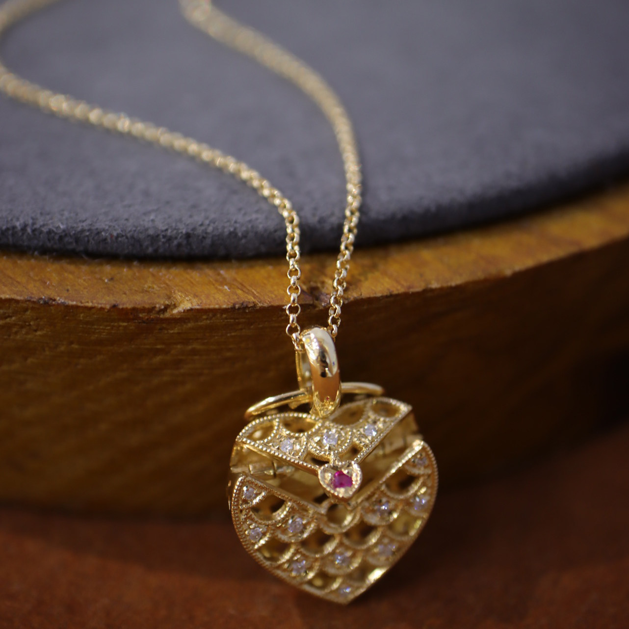 18k金镶嵌真钻优雅满钻包包钻石吊坠项链复古文艺范爱寓意珠宝