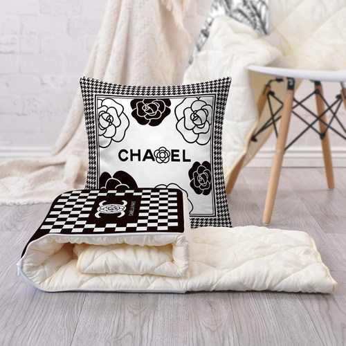 小香风车载抱枕被子两用盖毯沙发办公室午睡空调黑白抱枕毯二合一