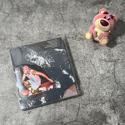 正版现货 张震岳实体专辑《跟着感觉走》预购版CD+贴纸+小海报