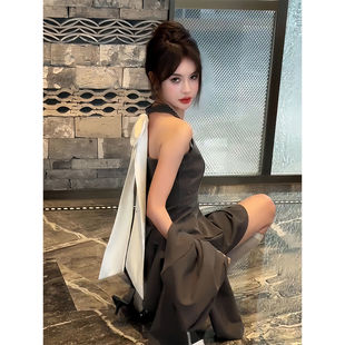 格雷系2024春设计感高档西装外套马甲百褶半身裙三件套