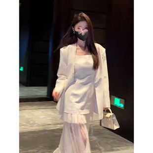 2025新款女装套装冷淡系独特别致白色西装连衣裙子小香风两件套装