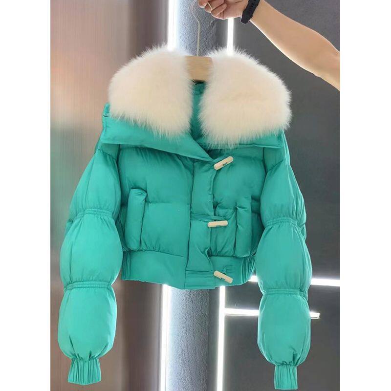 2024年白鸭绒绿色外套毛领短款羽绒服女冬高腰加厚牛角扣面包服