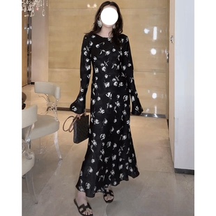 阔太太洋气高贵显瘦洋气减龄喇叭袖连衣裙轻奢高级感